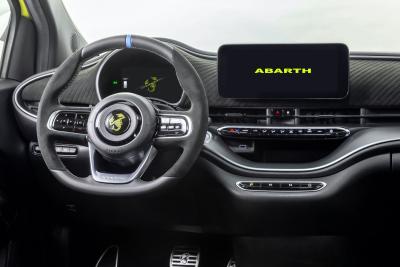 Abarth 500e - interior